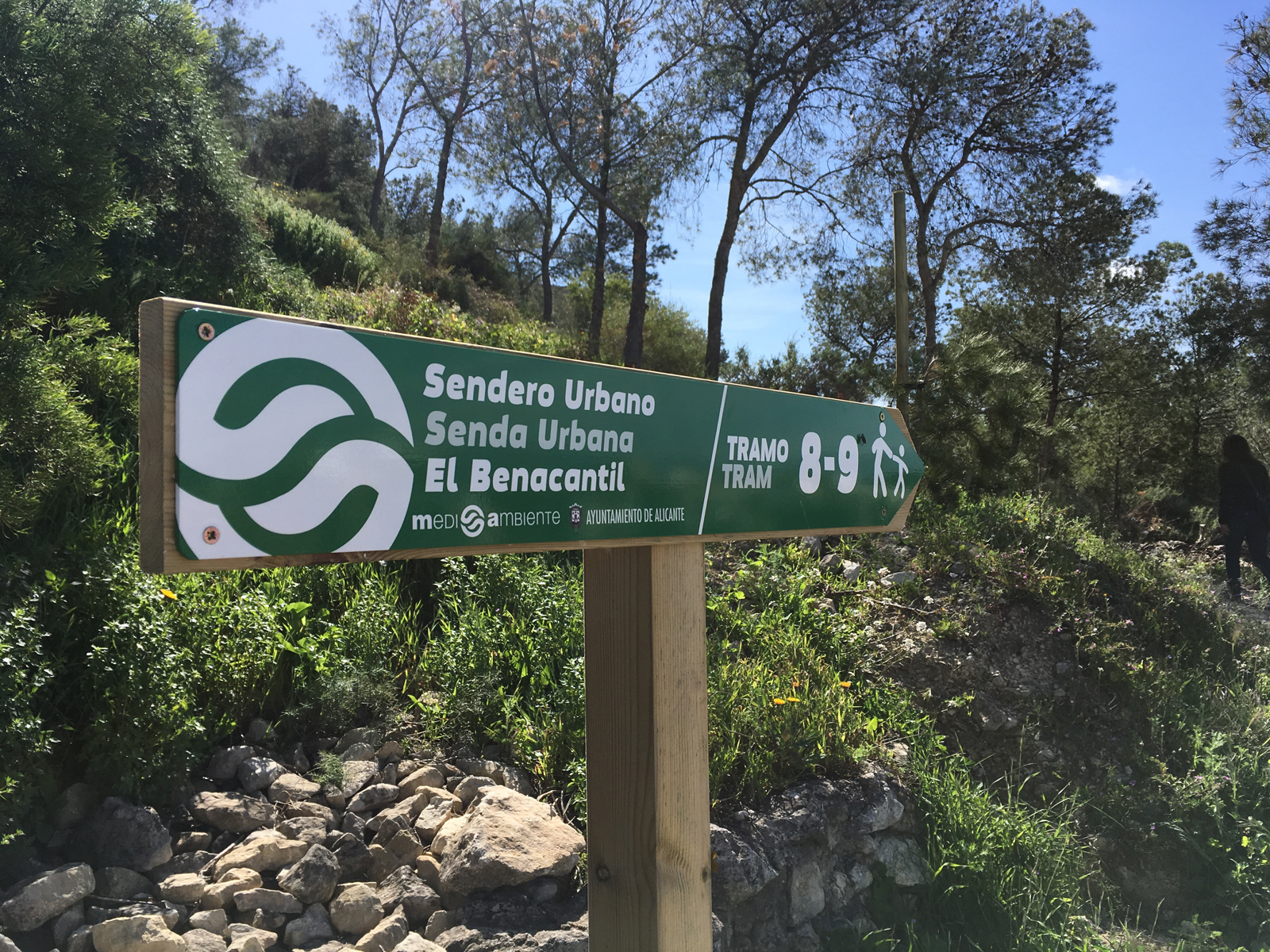 Señaletica direccional en el Monte Benacantil