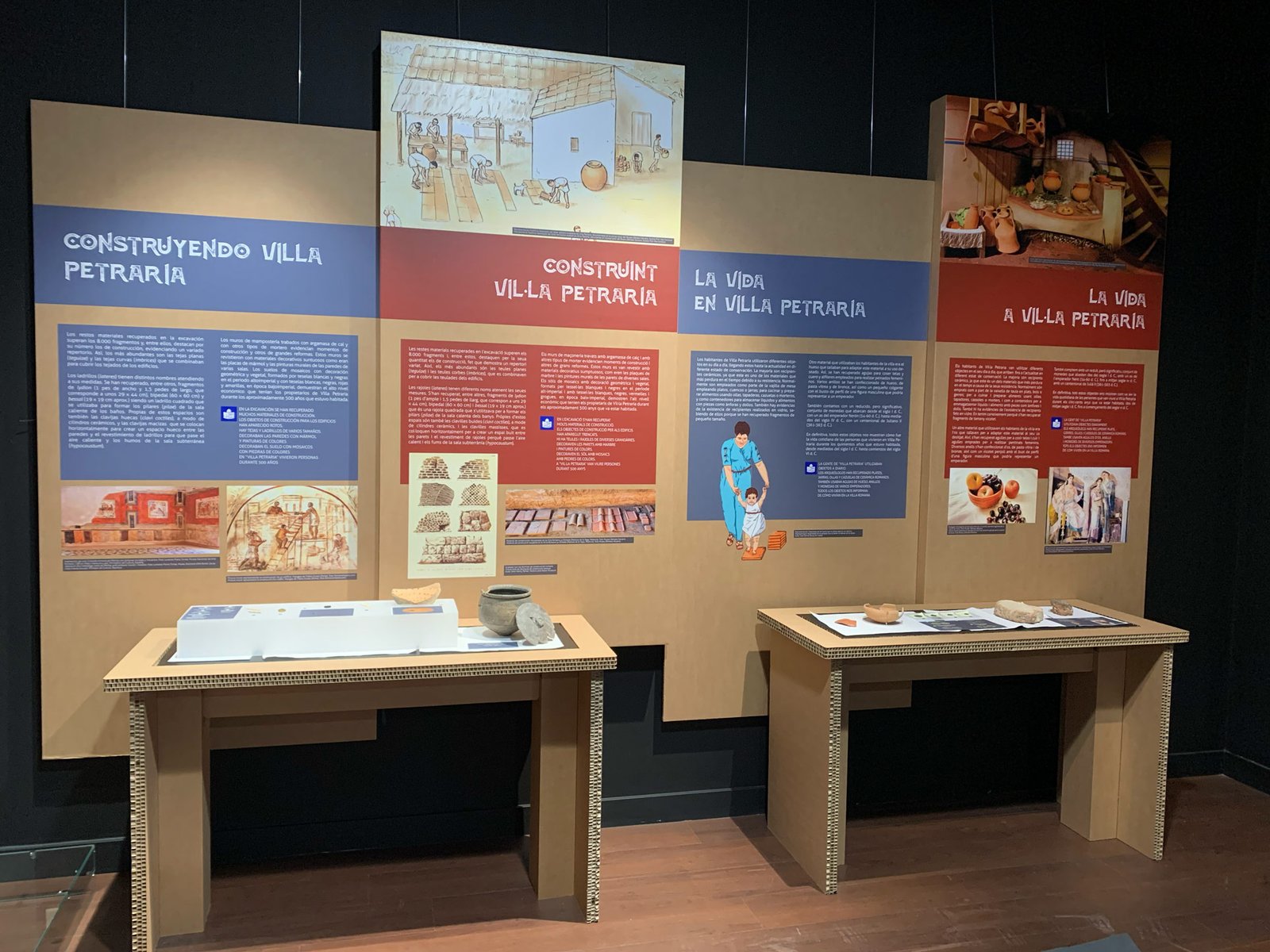 Vitrinas y paneles realizados en cartón alveolar de acabado kraft para la exposición la Huella romana en Petrer